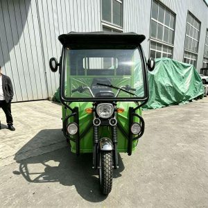 Fuel Passenger Tricycle Tuk-Tuk, Enclosed Cabin for African Market